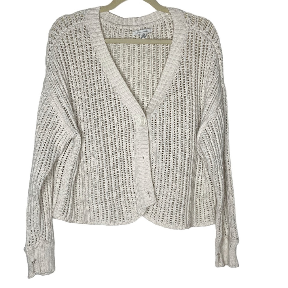 American Eagle cream colored long sleeve sweater. Size M